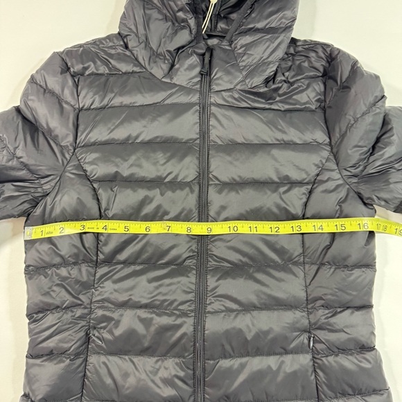Quince Packable Puffer Mid Length Jacket Black - Picture 3 of 8